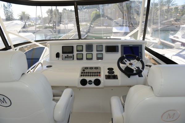 Main helm flybridge